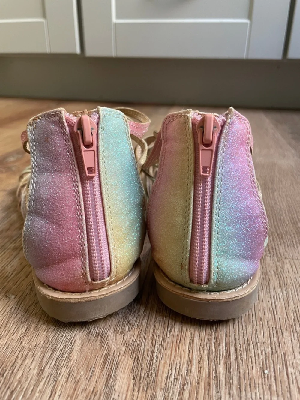 V Girls Rainbow Ombre Glitter Gladiator Sandals Strappy Back Zip Flat Size 4
